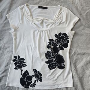 The Limited Black Floral on White Short Sleeve Top Sz Large Hibiscus Flowers